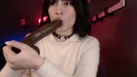 Snapshot of isis_diosa chatting on 01.07.25 Ana Maria online show from 01.07.25