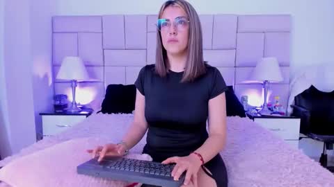 Snapshot of isis_loveyes_ chatting on 02.03.26 Pauli online show from 02.03.26