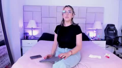 Snapshot of isis_loveyes_ chatting on 02.10.26 Pauli online show from 02.10.26