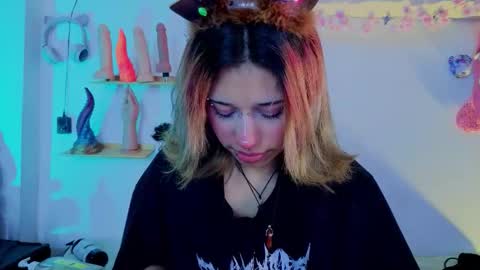 Isisjones18 online show from 12.14.25