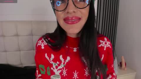 Isis Noir online show from 12.04.25