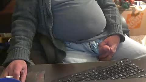 Snapshot of islandduke chatting on 03.10.25 Duke online show from 03.10.25