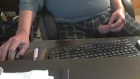 Snapshot of islandduke chatting on 11.06.25 Duke online show from 11.06.25