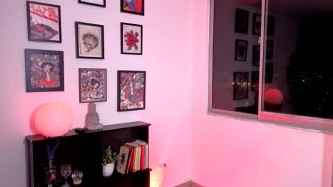 Snapshot of isnotforeveryone chatting on 11.11.25 Julyane online show from 11.11.25