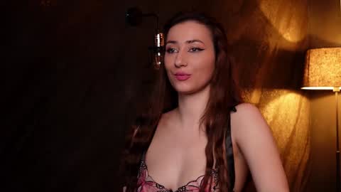 IsoldeBliss online show from 02.05.25