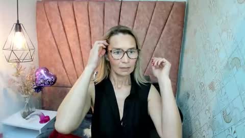 ISSA MILF online show from 11.06.25