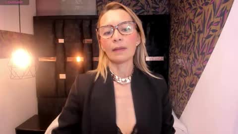 ISSA MILF online show from 12.20.25