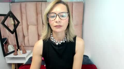ISSA MILF online show from 04.29.26
