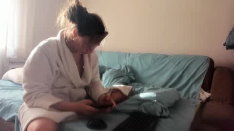 Issabelle online show from 02.23.25