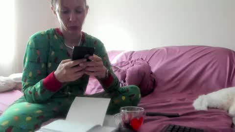 Snapshot of issabelle_69 chatting on 06.05.26 Issabelle online show from 06.05.26