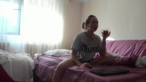 Snapshot of issabelle_69 chatting on 06.17.26 Issabelle online show from 06.17.26