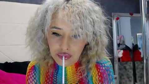 IssaSmyth online show from 01.15.26