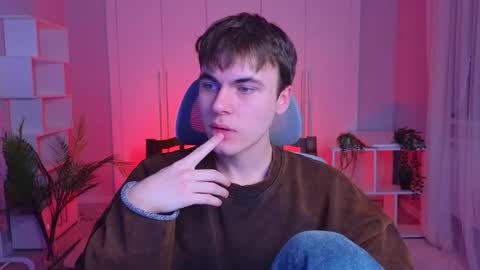 Snapshot of istairee chatting on 01.30.25 Maks online show from 01.30.25