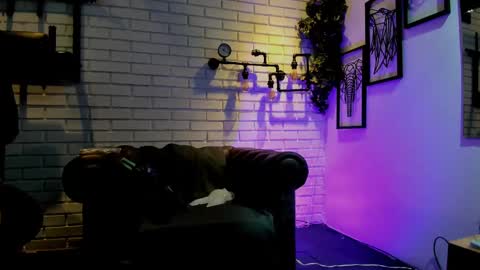 Italo Moore online show from 09.10.25