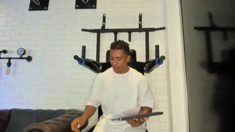 Italo Moore online show from 10.07.25