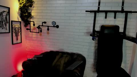 Italo Moore online show from 10.20.25