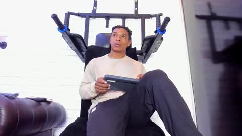 Italo Moore online show from 11.10.25