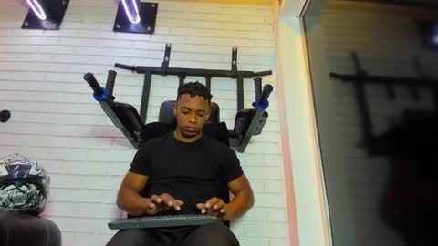 Italo Moore online show from 11.29.25