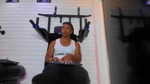 Italo Moore online show from 12.02.25