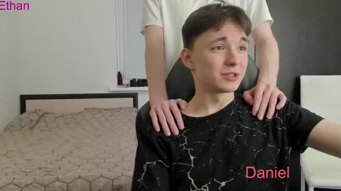 Snapshot of ithan_red chatting on 10.05.25 Ethan online show from 10.05.25