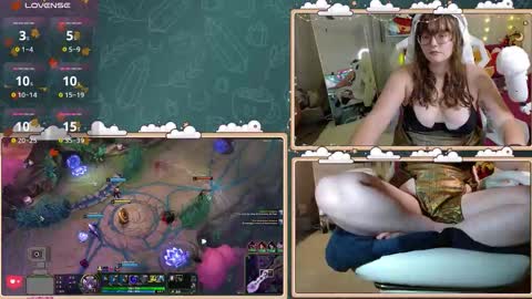 Snapshot of ithuriella chatting on 11.18.25 ithuriella online show from 11.18.25