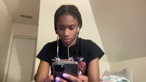 Snapshot of its5iveam chatting on 12.27.24 5ive AM online show from 12.27.24