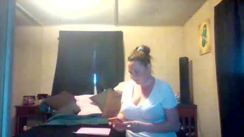 Snapshot of its_kimber chatting on 04.26.26 its kimber online show from 04.26.26