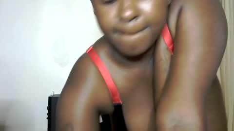 Snapshot of its_sweet chatting on 01.04.25 BigAss horny online show from 01.04.25
