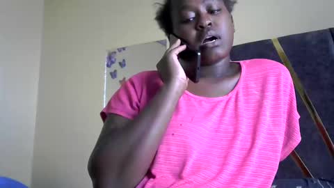 Snapshot of its_sweet chatting on 03.02.25 BigAss horny online show from 03.02.25
