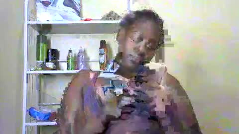 Snapshot of its_sweet chatting on 03.04.25 BigAss horny online show from 03.04.25
