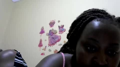 Snapshot of its_sweet chatting on 09.15.25 BigAss horny online show from 09.15.25