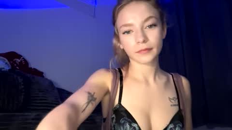 Snapshot of itsdanirose chatting on 05.22.26 Danielle Rose online show from 05.22.26