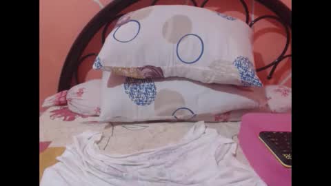 Snapshot of itsme_kitty chatting on 10.15.25 Kitty online show from 10.15.25