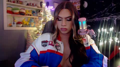 Nicki Foxx online show from 12.10.24