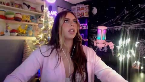 Nicki Foxx online show from 12.12.24