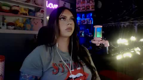 Nicki Foxx online show from 01.05.25