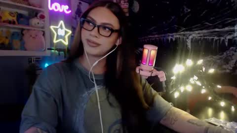 Nicki Foxx online show from 01.17.25