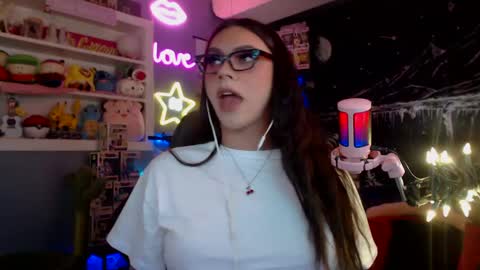 Nicki Foxx online show from 01.21.25