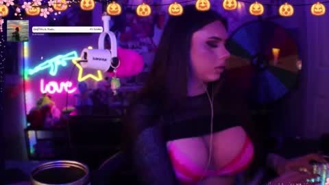 Nicki Foxx online show from 10.21.25