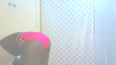 Snapshot of itsqueen_blacq chatting on 09.10.25 Queen blacq online show from 09.10.25