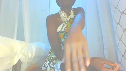 Snapshot of itsqueen_blacq chatting on 09.14.25 Queen blacq online show from 09.14.25