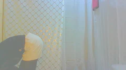 Snapshot of itsqueen_blacq chatting on 10.20.25 Queen blacq online show from 10.20.25