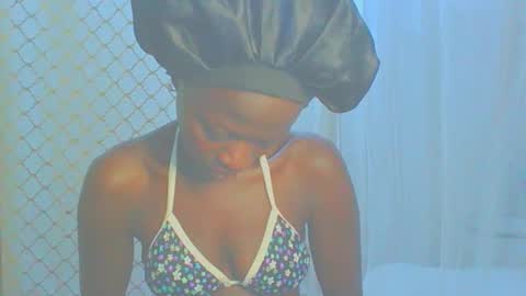 Snapshot of itsqueen_blacq chatting on 10.22.25 Queen blacq online show from 10.22.25