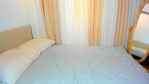 itsurgirlbubbles online show from 09.23.25