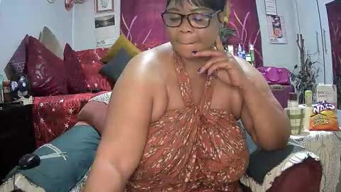 itumeleng74 online show from 10.12.25