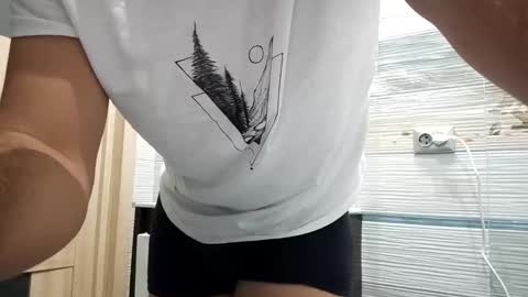 Snapshot of ivanes888 chatting on 12.01.25 Mickey online show from 12.01.25