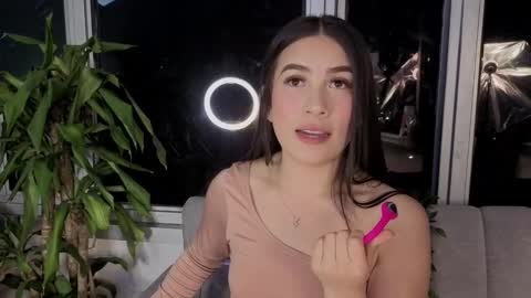 Snapshot of ivanna_west chatting on 09.23.25 Ivanna West online show from 09.23.25