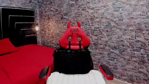 Ivis  online show from 02.08.25