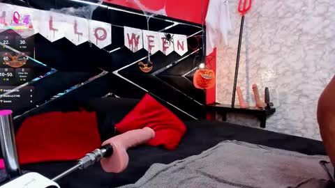 Ivis  online show from 10.31.25