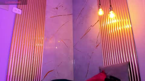 Snapshot of ivone_rose_ chatting on 11.18.25 Ivon online show from 11.18.25